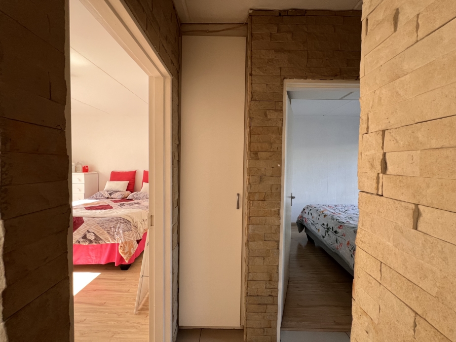 2 Bedroom Property for Sale in Vorna Valley Gauteng