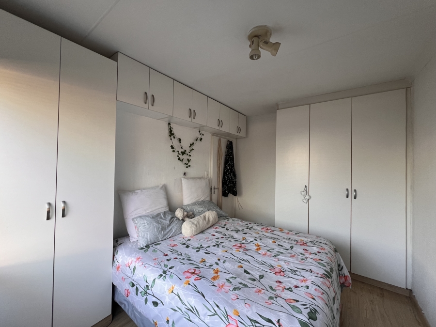 2 Bedroom Property for Sale in Vorna Valley Gauteng