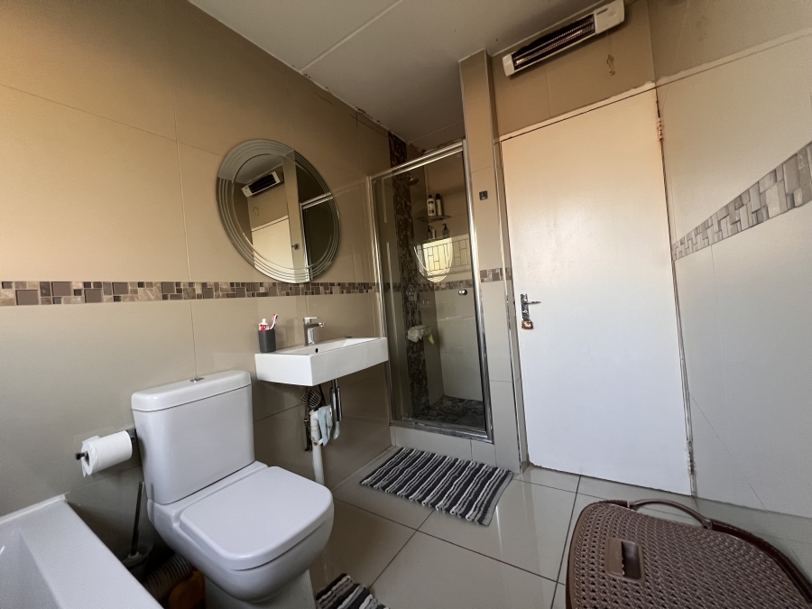 2 Bedroom Property for Sale in Vorna Valley Gauteng