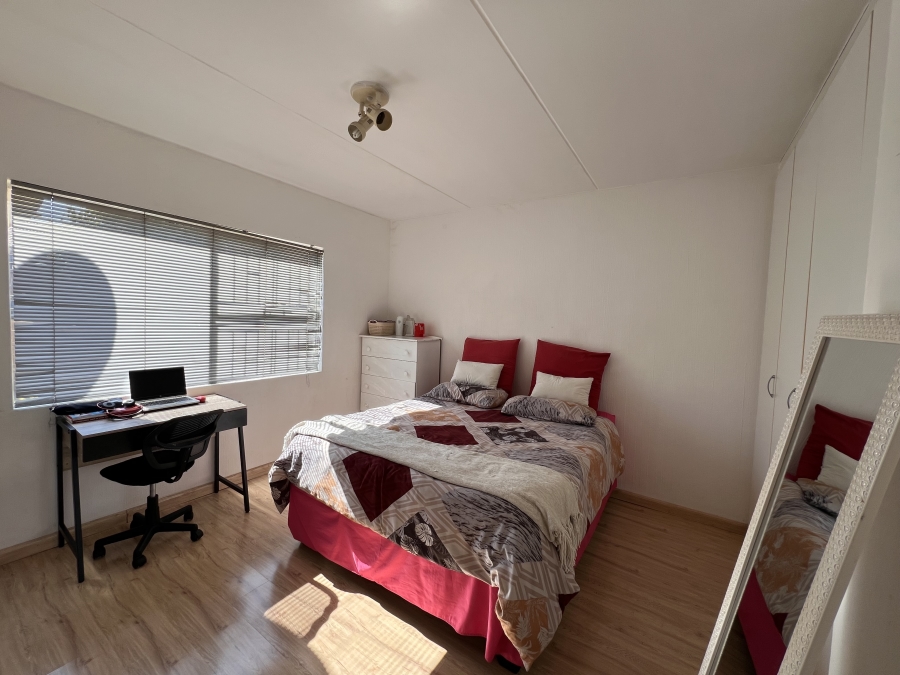 2 Bedroom Property for Sale in Vorna Valley Gauteng