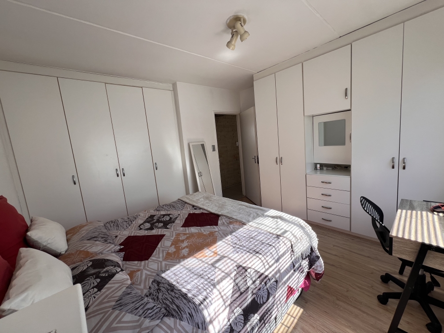 2 Bedroom Property for Sale in Vorna Valley Gauteng