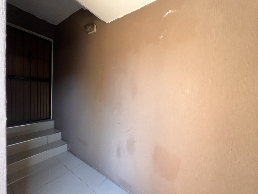 2 Bedroom Property for Sale in Vorna Valley Gauteng