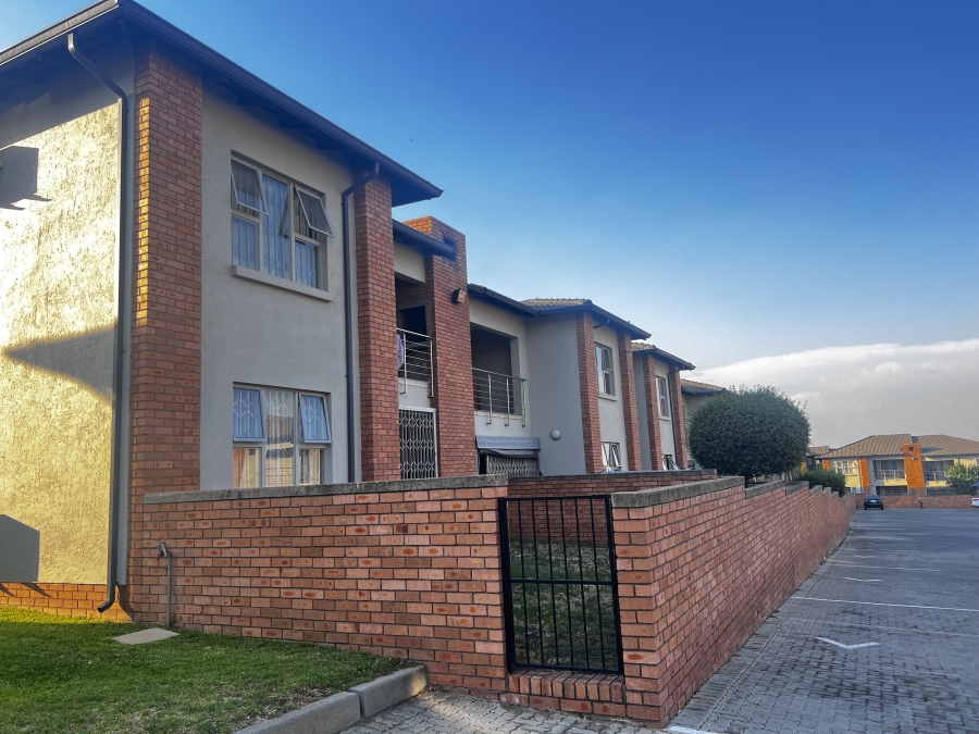 2 Bedroom Property for Sale in Erand Gardens Gauteng