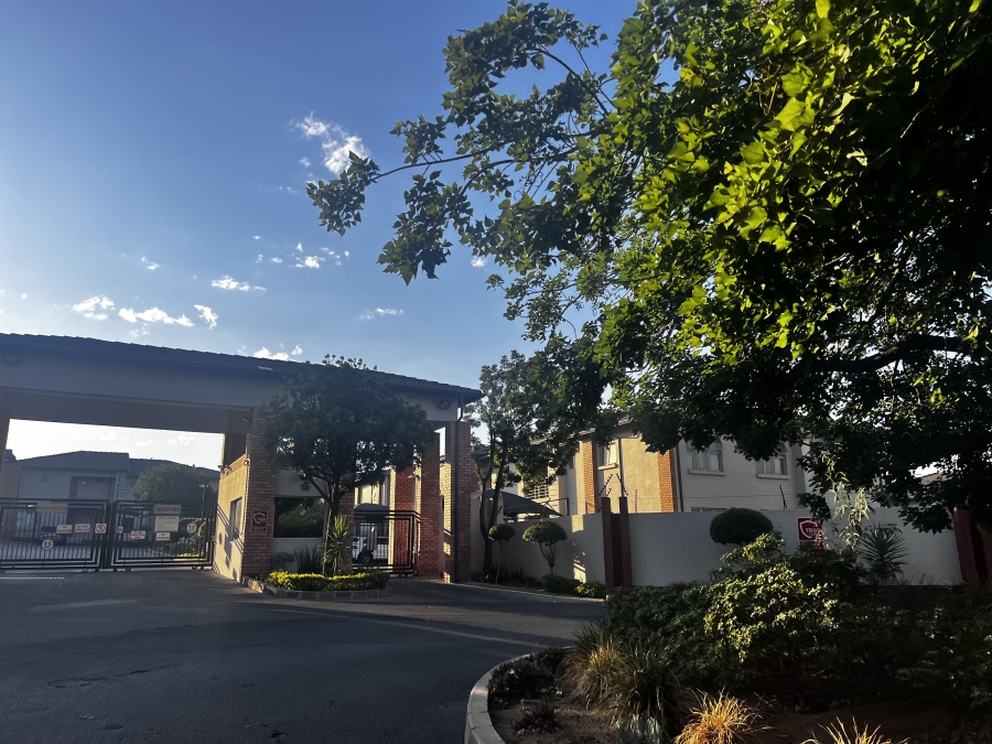 2 Bedroom Property for Sale in Erand Gardens Gauteng