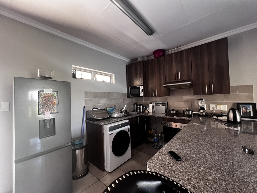 2 Bedroom Property for Sale in Erand Gardens Gauteng