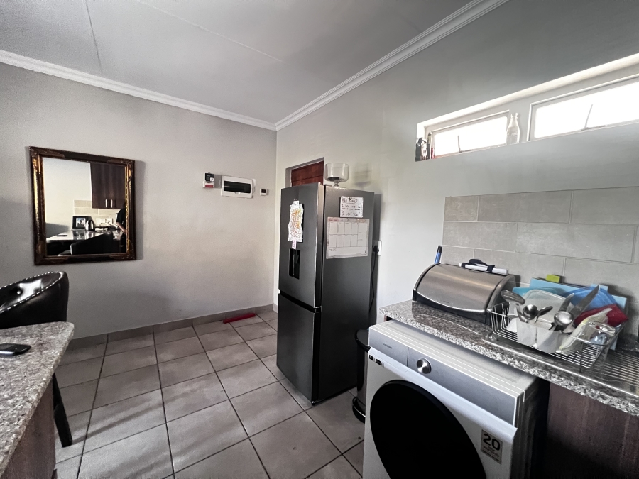 2 Bedroom Property for Sale in Erand Gardens Gauteng