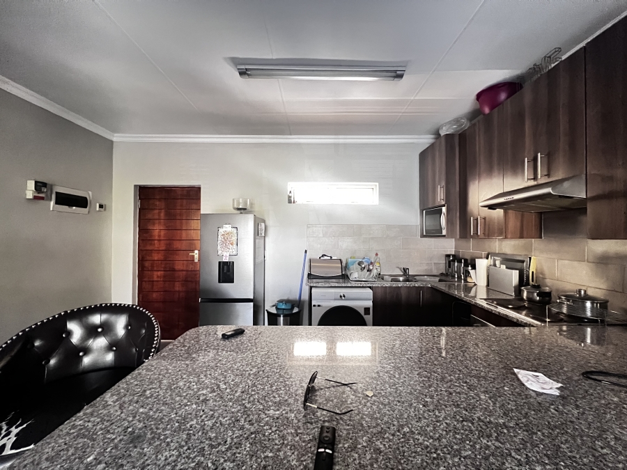 2 Bedroom Property for Sale in Erand Gardens Gauteng