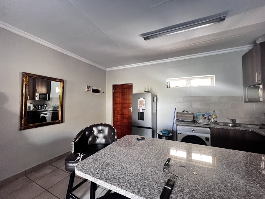 2 Bedroom Property for Sale in Erand Gardens Gauteng