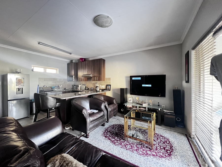 2 Bedroom Property for Sale in Erand Gardens Gauteng