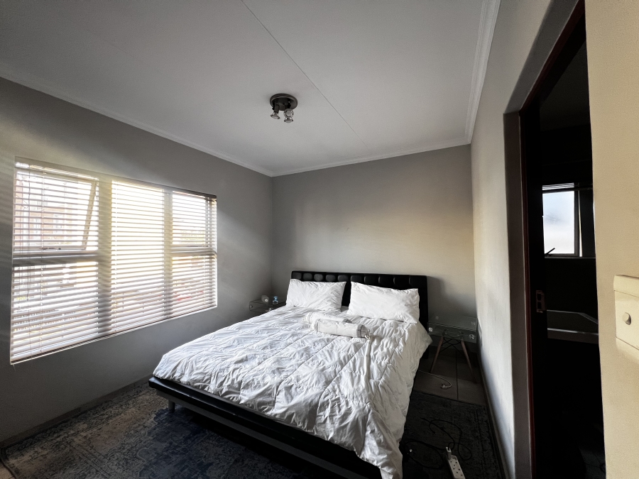 2 Bedroom Property for Sale in Erand Gardens Gauteng