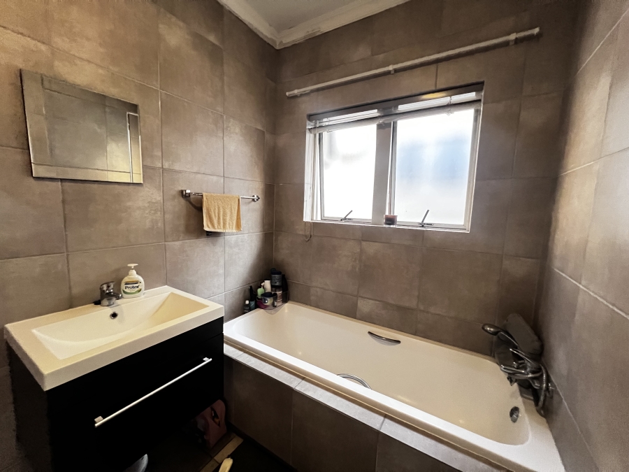 2 Bedroom Property for Sale in Erand Gardens Gauteng