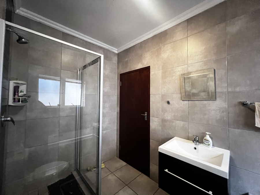 2 Bedroom Property for Sale in Erand Gardens Gauteng