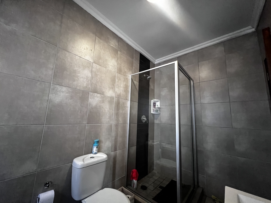 2 Bedroom Property for Sale in Erand Gardens Gauteng