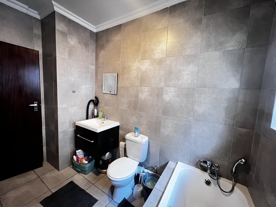 2 Bedroom Property for Sale in Erand Gardens Gauteng