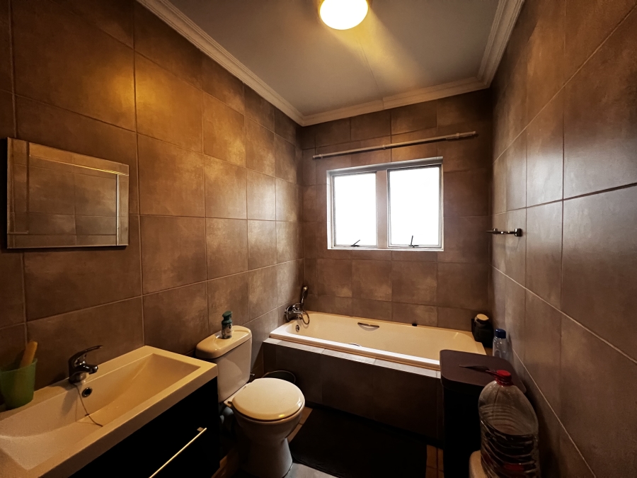 2 Bedroom Property for Sale in Erand Gardens Gauteng