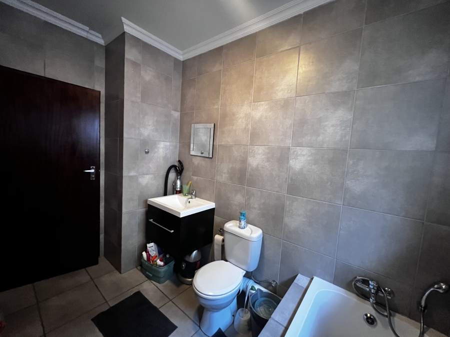 2 Bedroom Property for Sale in Erand Gardens Gauteng