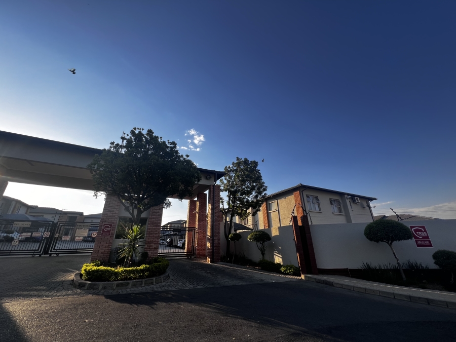 2 Bedroom Property for Sale in Erand Gardens Gauteng