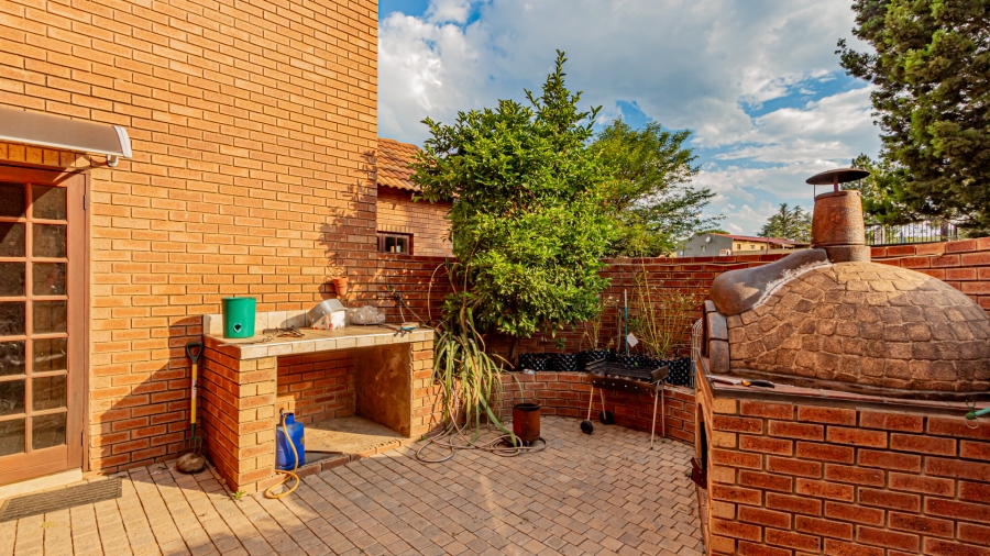 12 Bedroom Property for Sale in Mnandi Gauteng