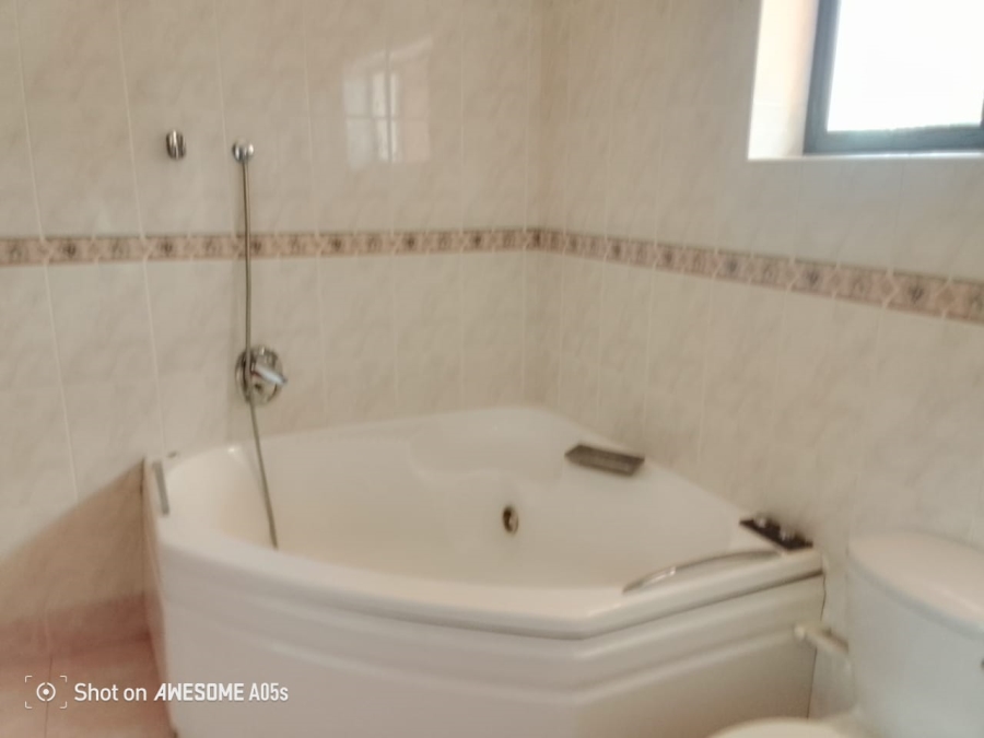 4 Bedroom Property for Sale in Glen Austin Gauteng