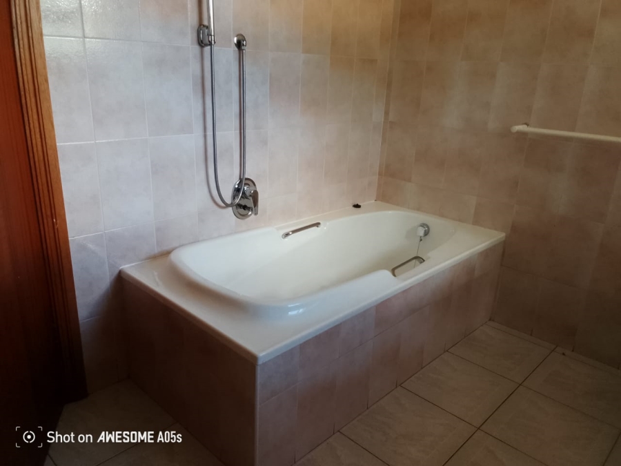 4 Bedroom Property for Sale in Glen Austin Gauteng
