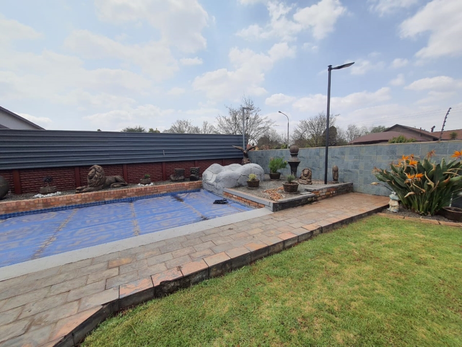 3 Bedroom Property for Sale in Vanderbijlpark SE 6 Gauteng