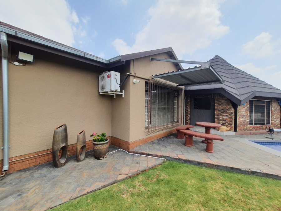 3 Bedroom Property for Sale in Vanderbijlpark SE 6 Gauteng