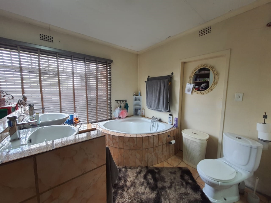 3 Bedroom Property for Sale in Vanderbijlpark SE 6 Gauteng