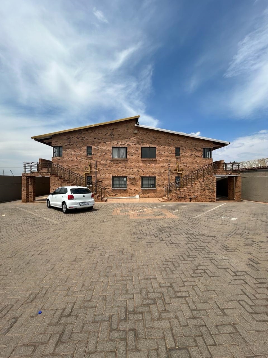 To Let 2 Bedroom Property for Rent in Lenasia Gauteng