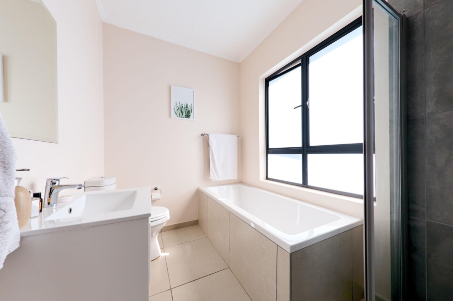 3 Bedroom Property for Sale in Broadacres Gauteng