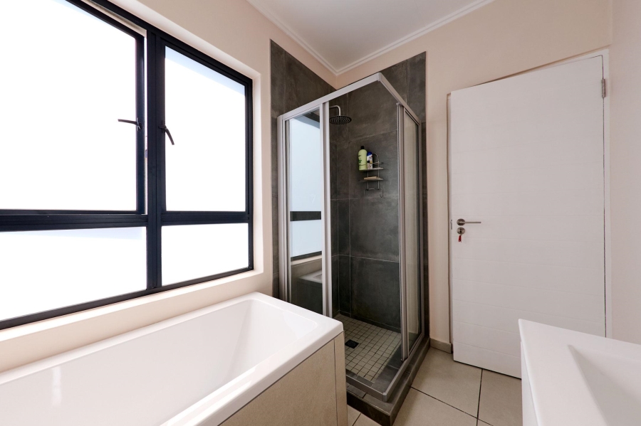 3 Bedroom Property for Sale in Broadacres Gauteng