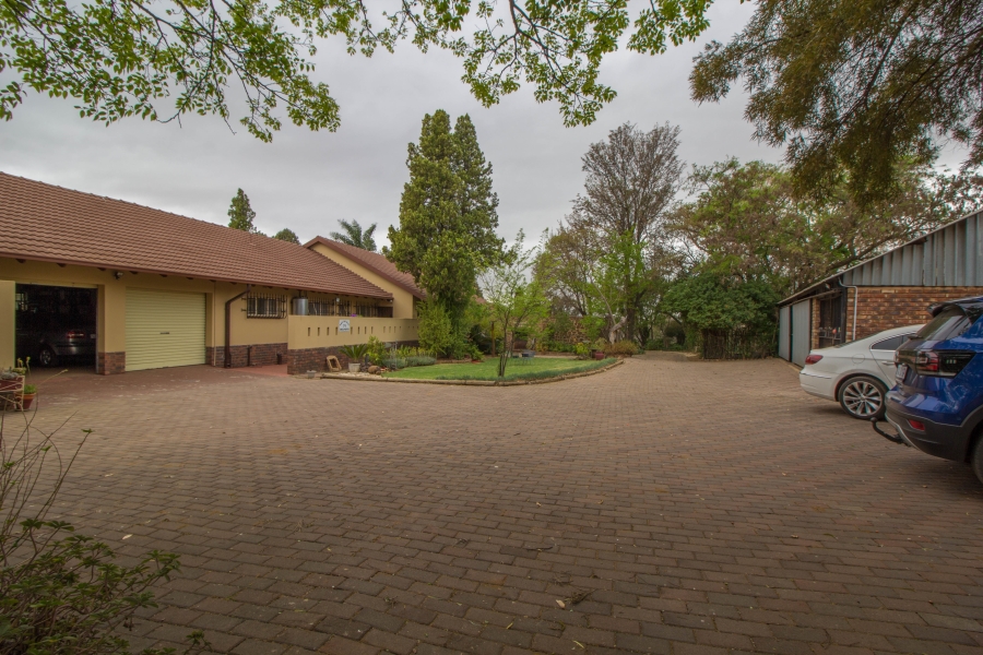 4 Bedroom Property for Sale in Monavoni A H Gauteng