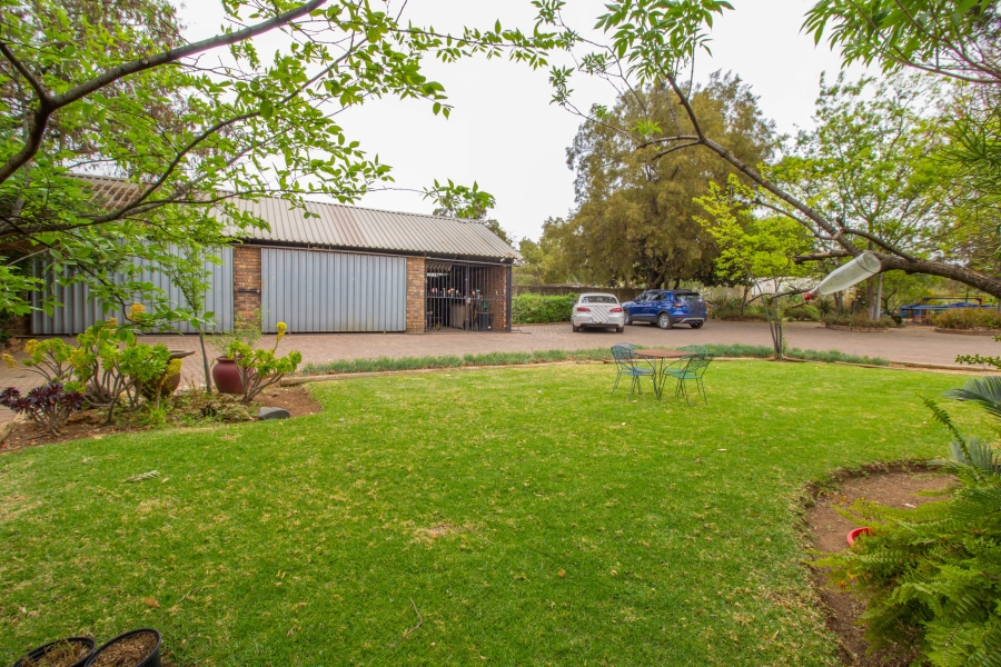 4 Bedroom Property for Sale in Monavoni A H Gauteng