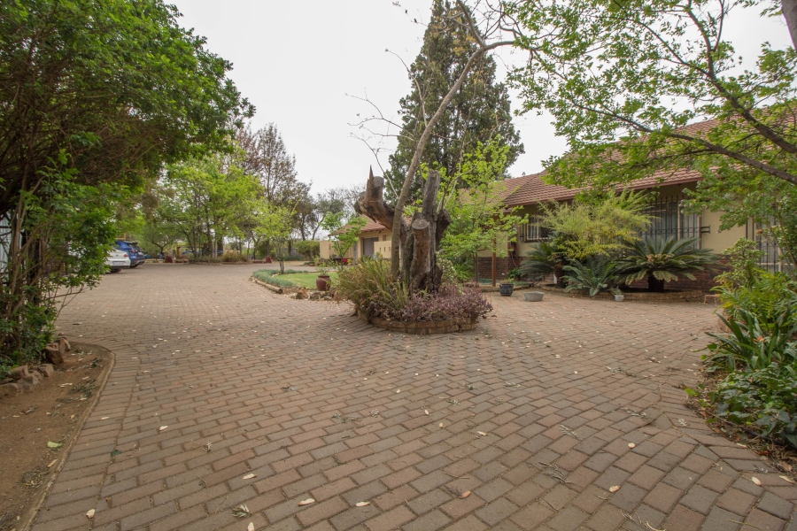 4 Bedroom Property for Sale in Monavoni A H Gauteng