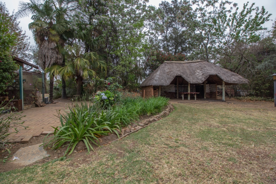 4 Bedroom Property for Sale in Monavoni A H Gauteng