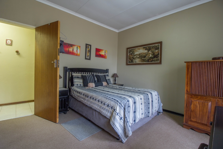 4 Bedroom Property for Sale in Monavoni A H Gauteng