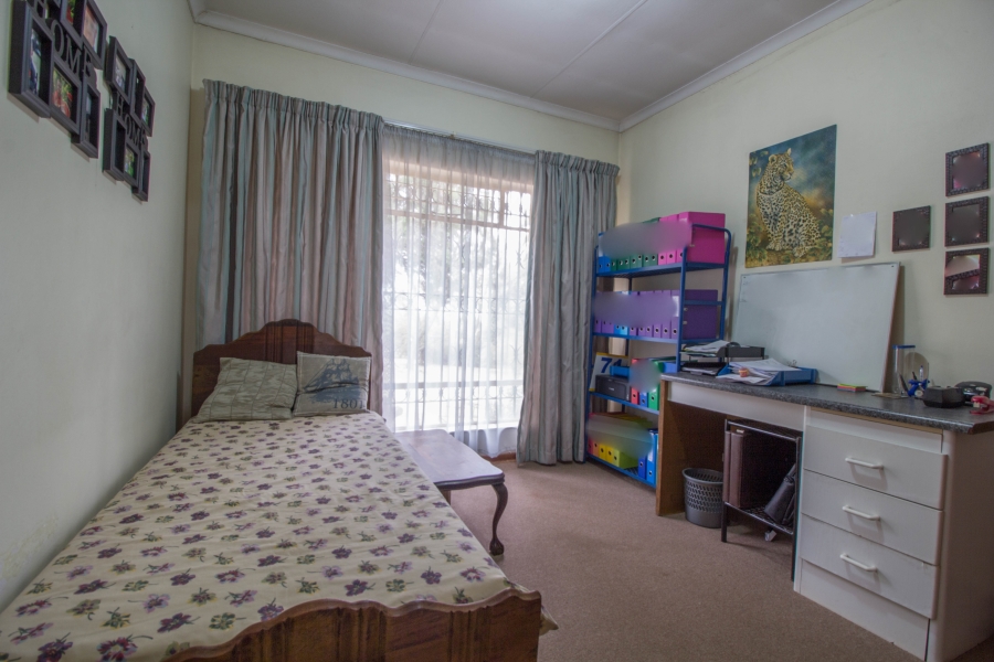 4 Bedroom Property for Sale in Monavoni A H Gauteng