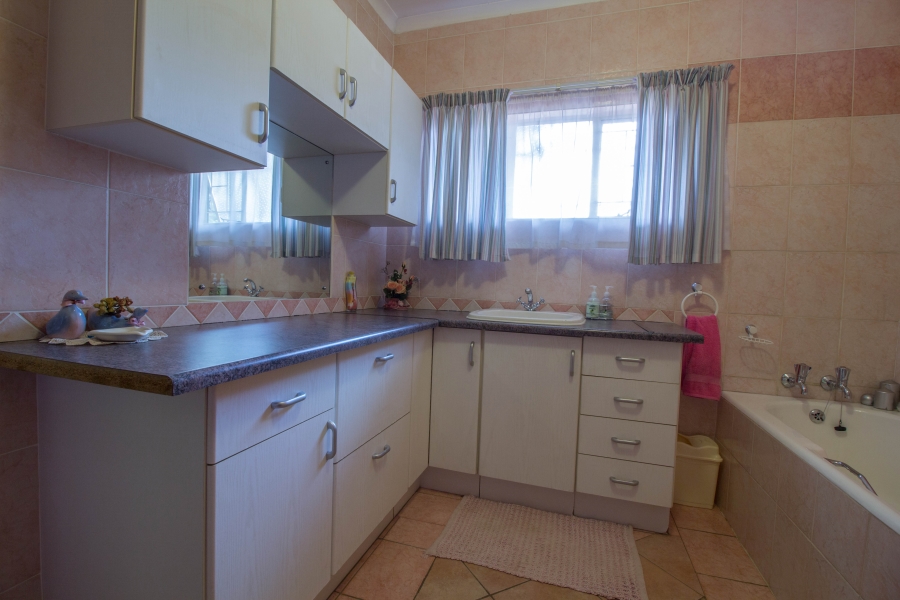 4 Bedroom Property for Sale in Monavoni A H Gauteng