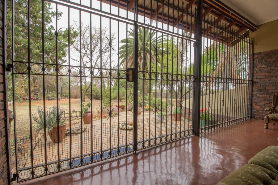 4 Bedroom Property for Sale in Monavoni A H Gauteng