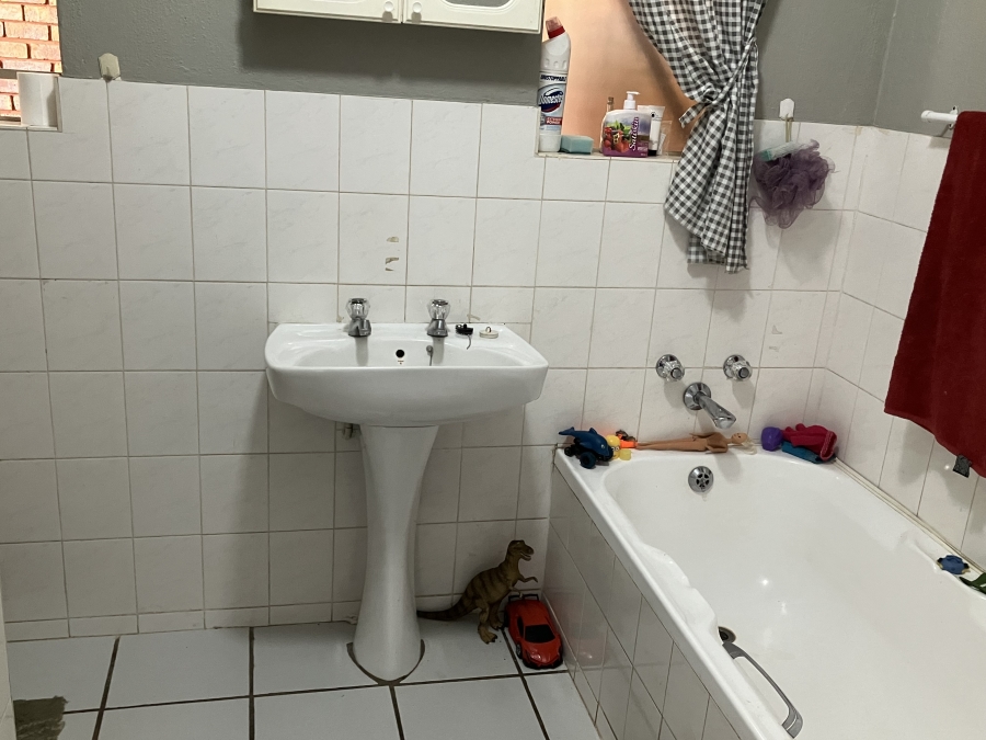 2 Bedroom Property for Sale in Moregloed Gauteng