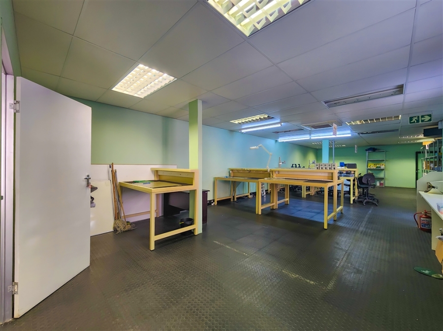 To Let Commercial Property for Rent in Strubensvallei Gauteng