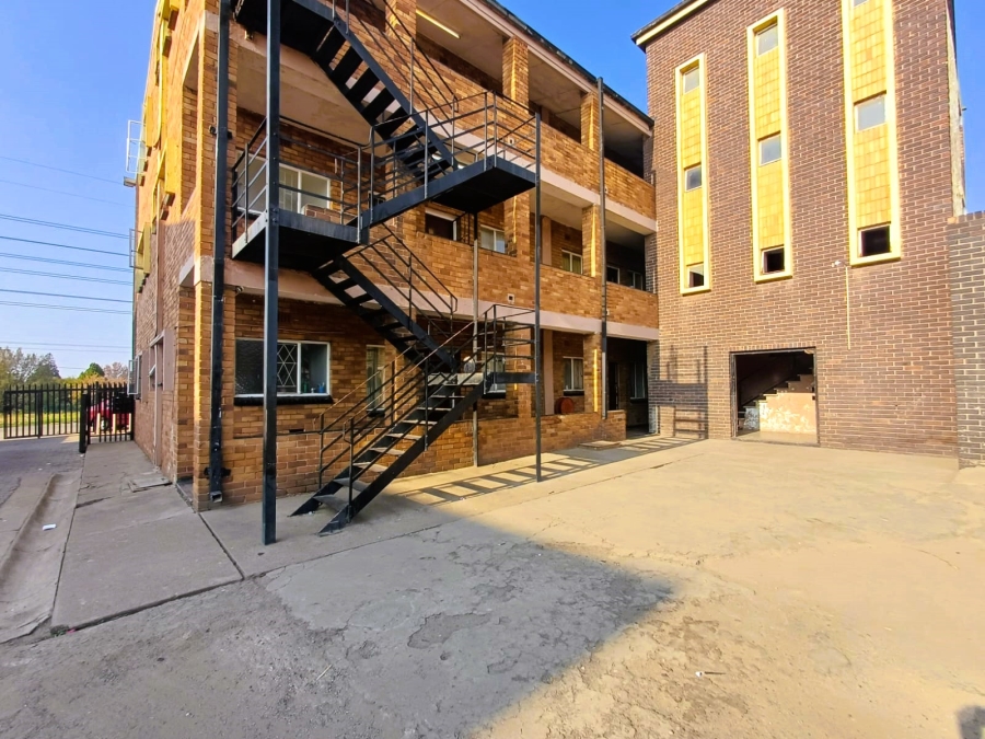 13 Bedroom Property for Sale in Peacehaven Gauteng