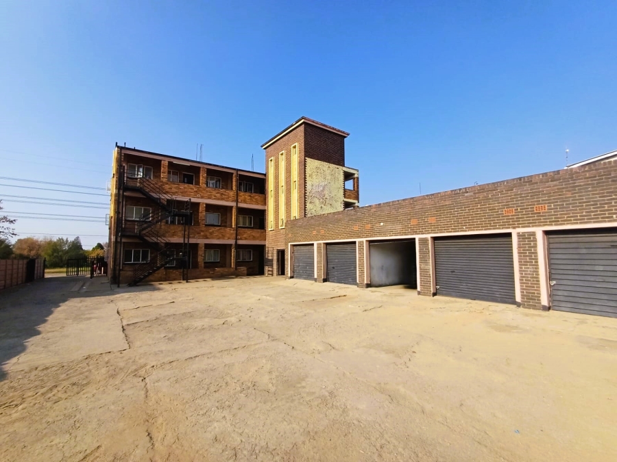 13 Bedroom Property for Sale in Peacehaven Gauteng