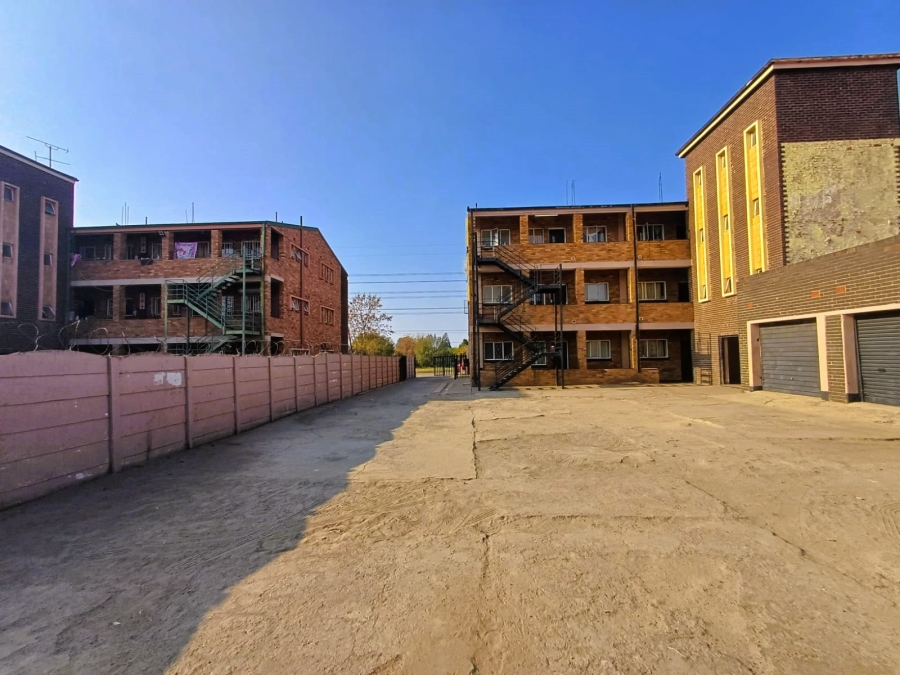 13 Bedroom Property for Sale in Peacehaven Gauteng