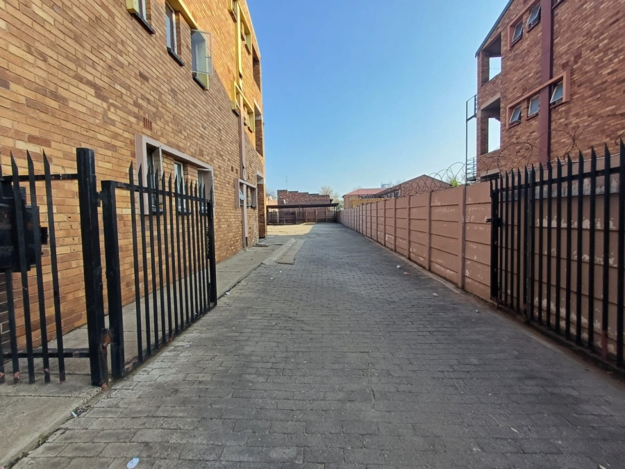 13 Bedroom Property for Sale in Peacehaven Gauteng