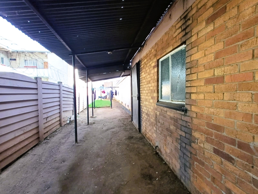 13 Bedroom Property for Sale in Peacehaven Gauteng