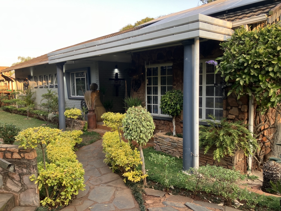 4 Bedroom Property for Sale in Waverley Gauteng