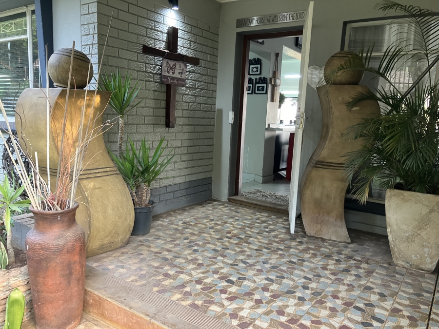 4 Bedroom Property for Sale in Waverley Gauteng