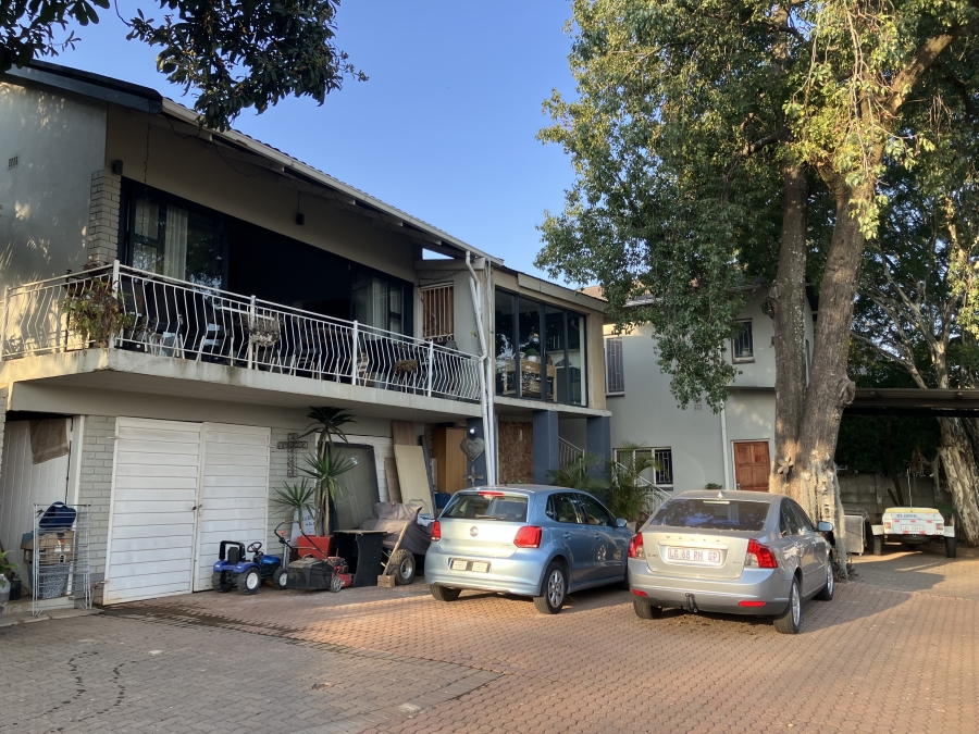 4 Bedroom Property for Sale in Waverley Gauteng