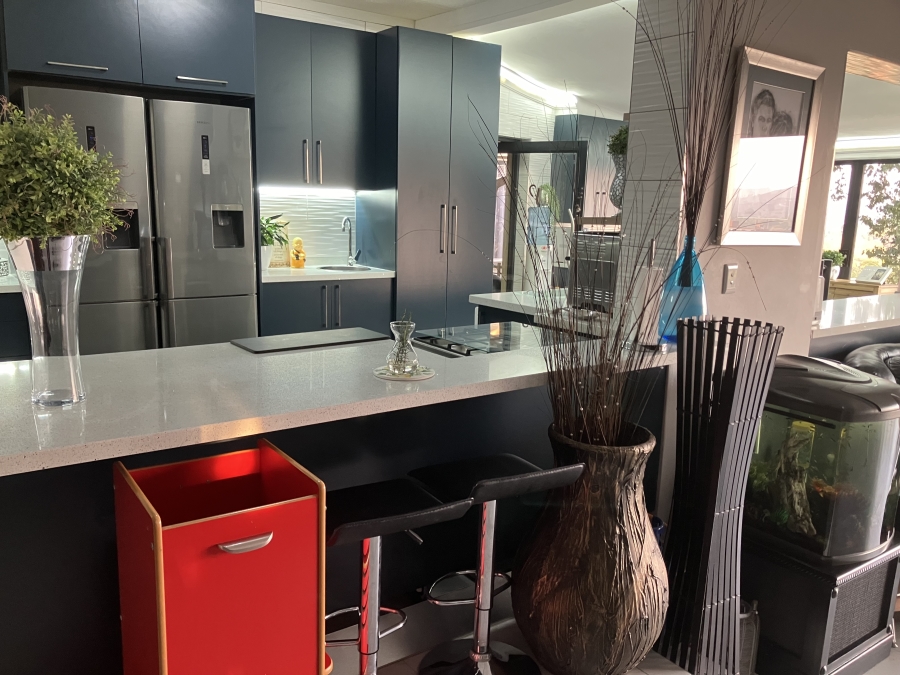 4 Bedroom Property for Sale in Waverley Gauteng