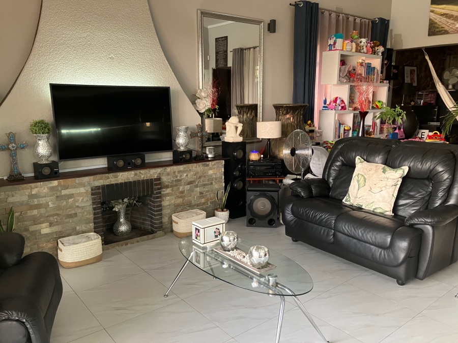 4 Bedroom Property for Sale in Waverley Gauteng